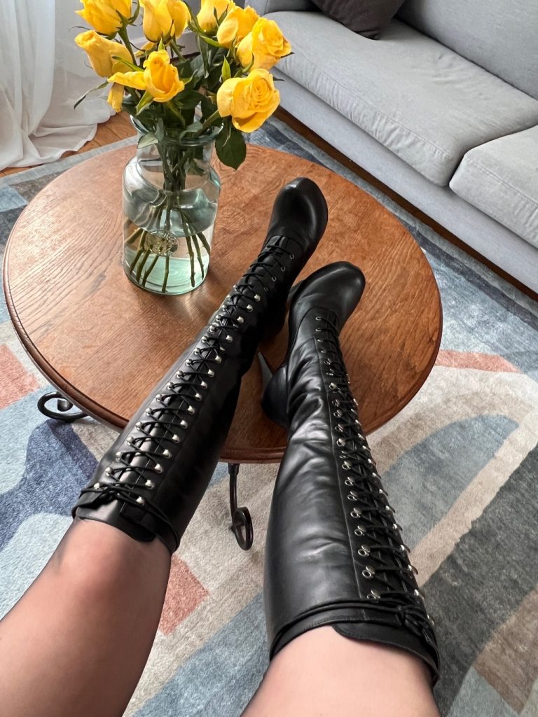 Les Bottes d'une Maîtresse Dominatrice à nice